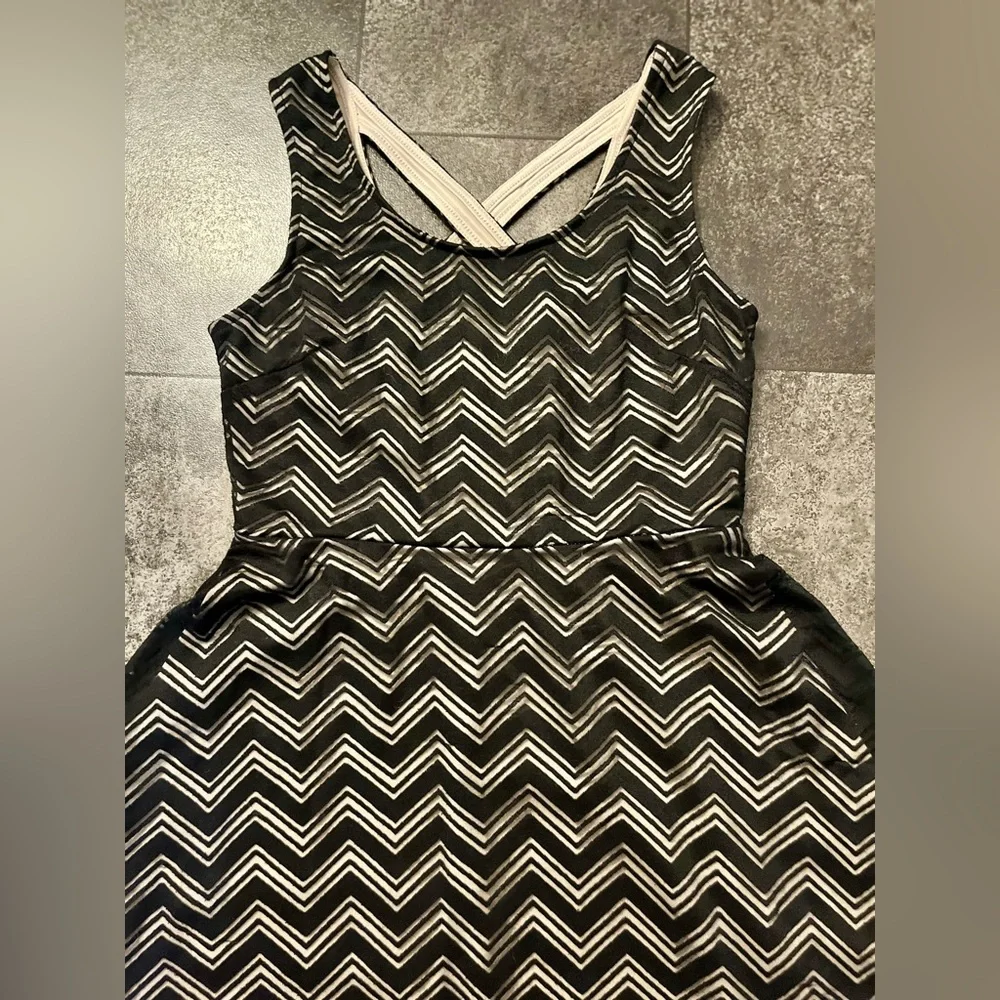 Sus* Candie’s Black and Tan Chevron Sleeveless Dress - Picture 2 of 11